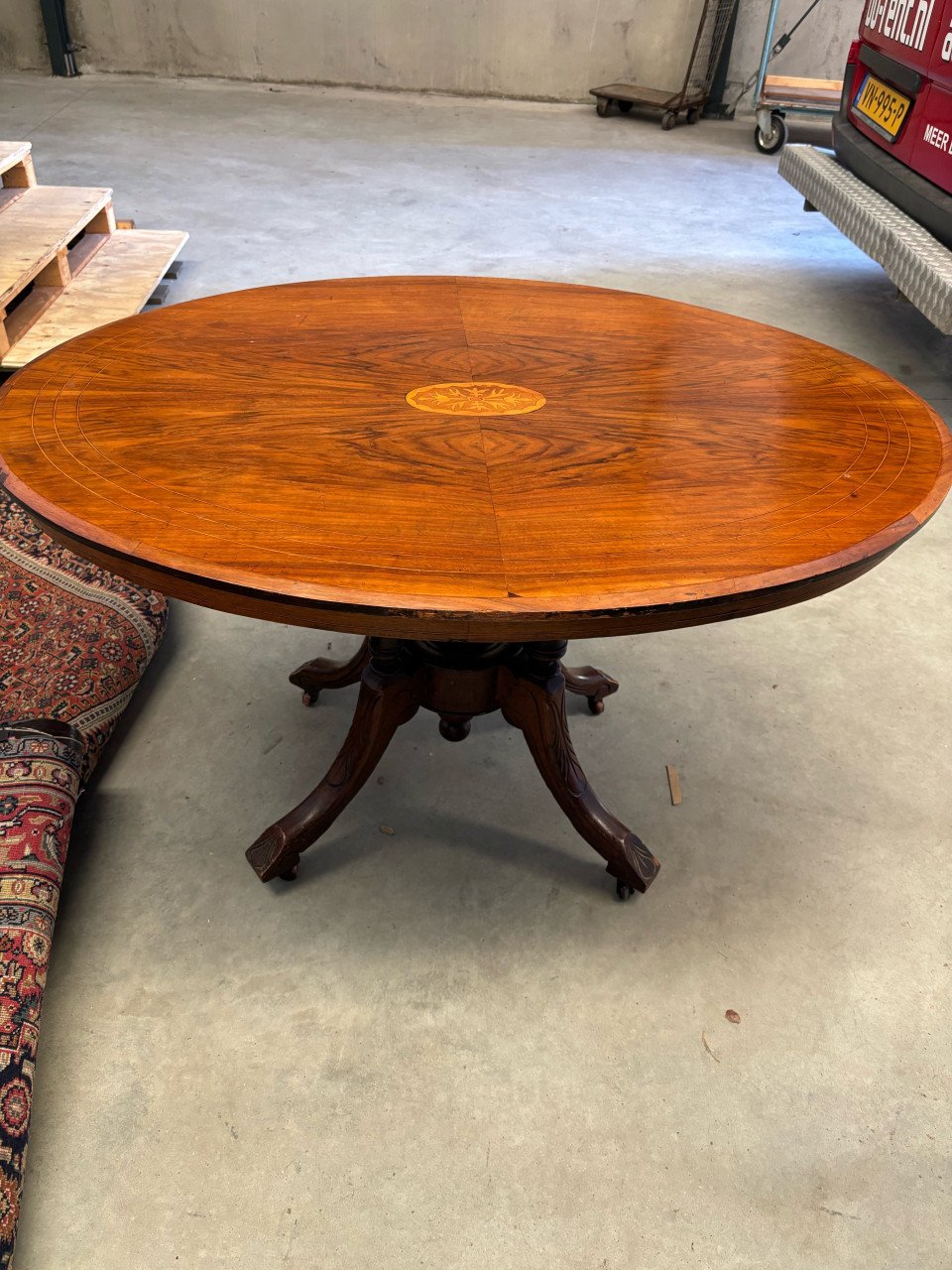 Ronde antieke tafel