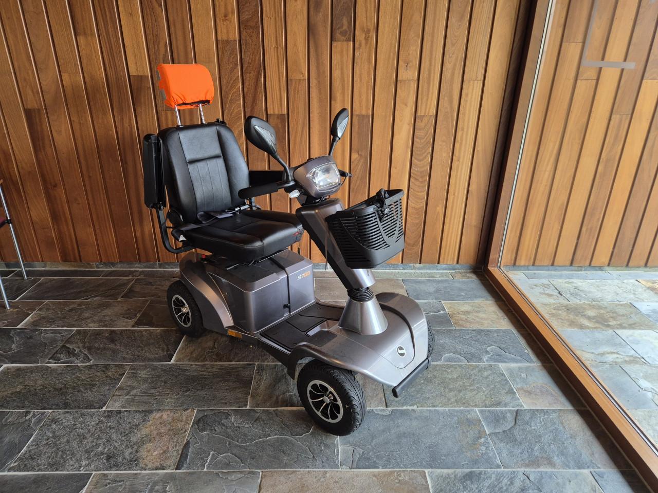 Scootmobiel: zeer goed,met vier wielen