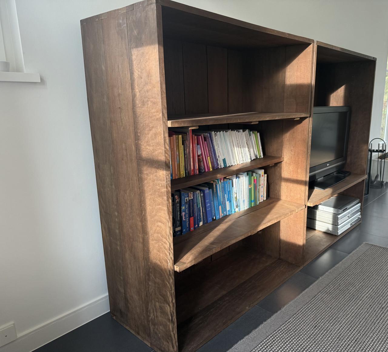 Twee stijlvolle kasten van Braziliaans eikenhout