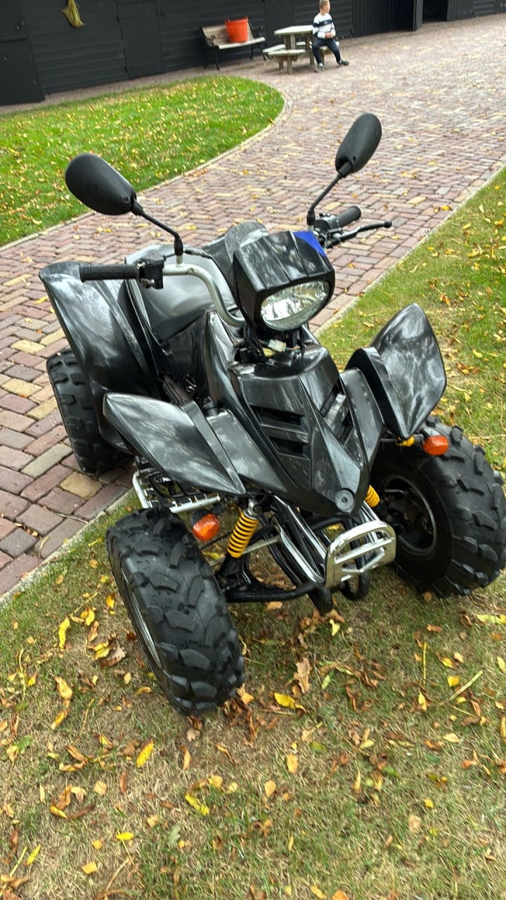 Quad met cardan