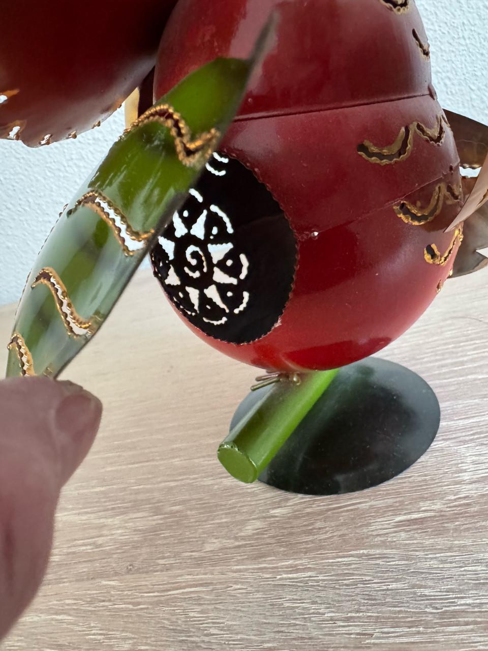 Handgemaakte, kleurrijke uil van gerecycled blik