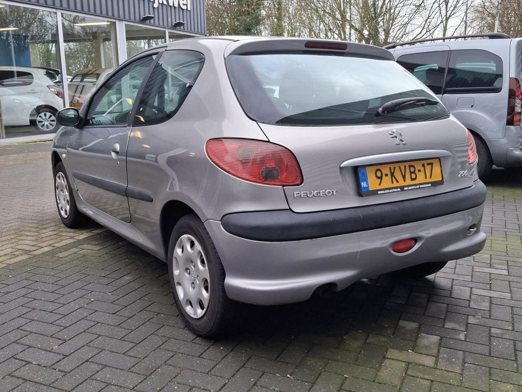 Peugeot 206 1.1 xr nieuwe apk!