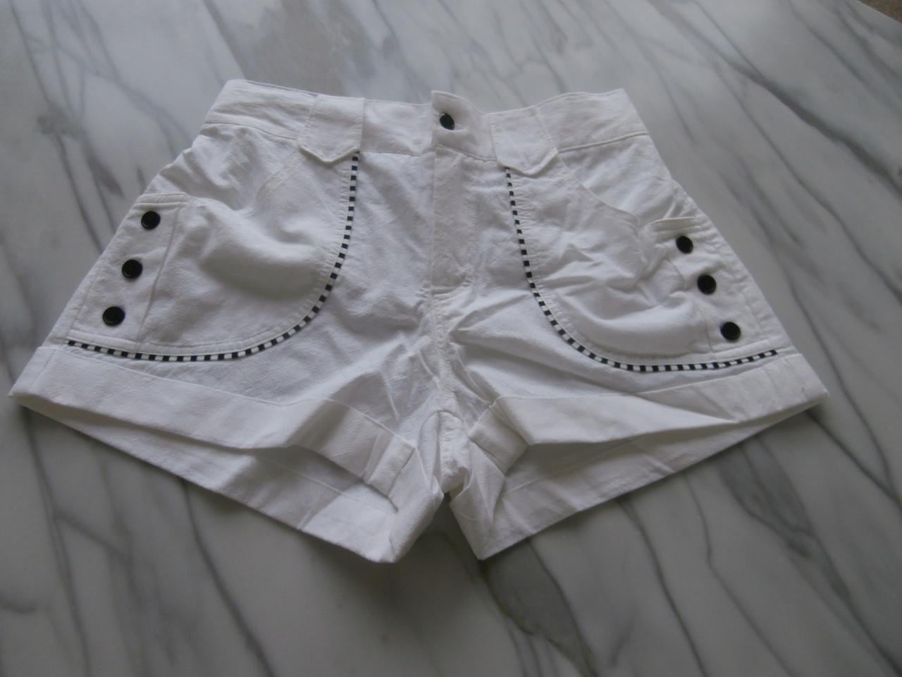 Nieuwe Witte  Dames Korte broek  Maat S  van € 29,95  voor  € 5,00