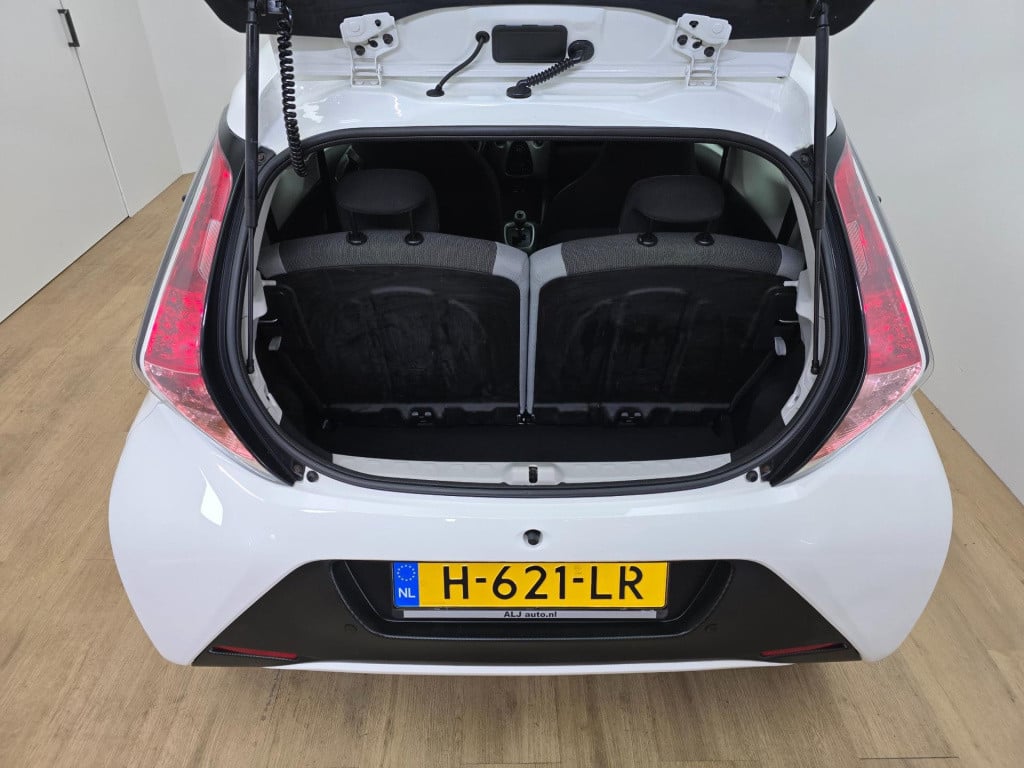 Toyota Aygo occasion 1.0 vvt-i x-play | tweedehands toyota aygo wit | autom