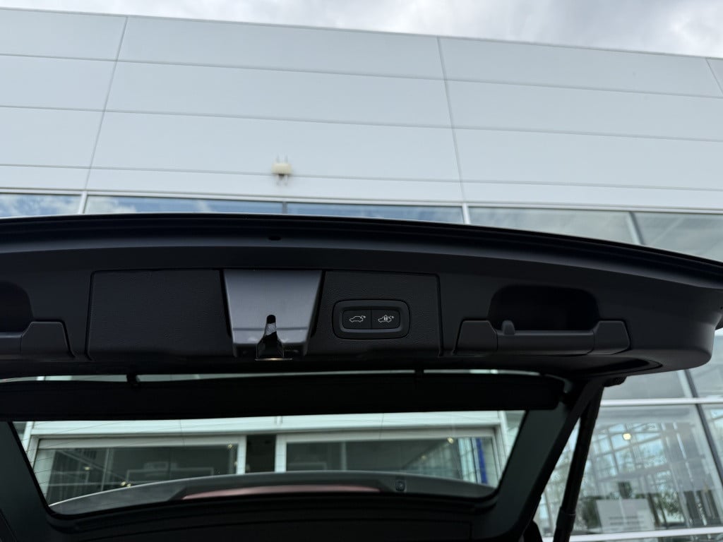 Volvo XC60 2.0 t6 awd + dark