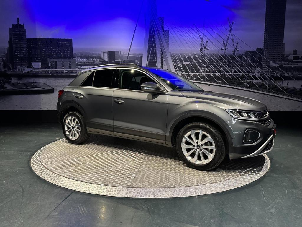 Volkswagen T-roc 1.0 tsi life *acc*17inch*privacy glass*led*appconnect*priv