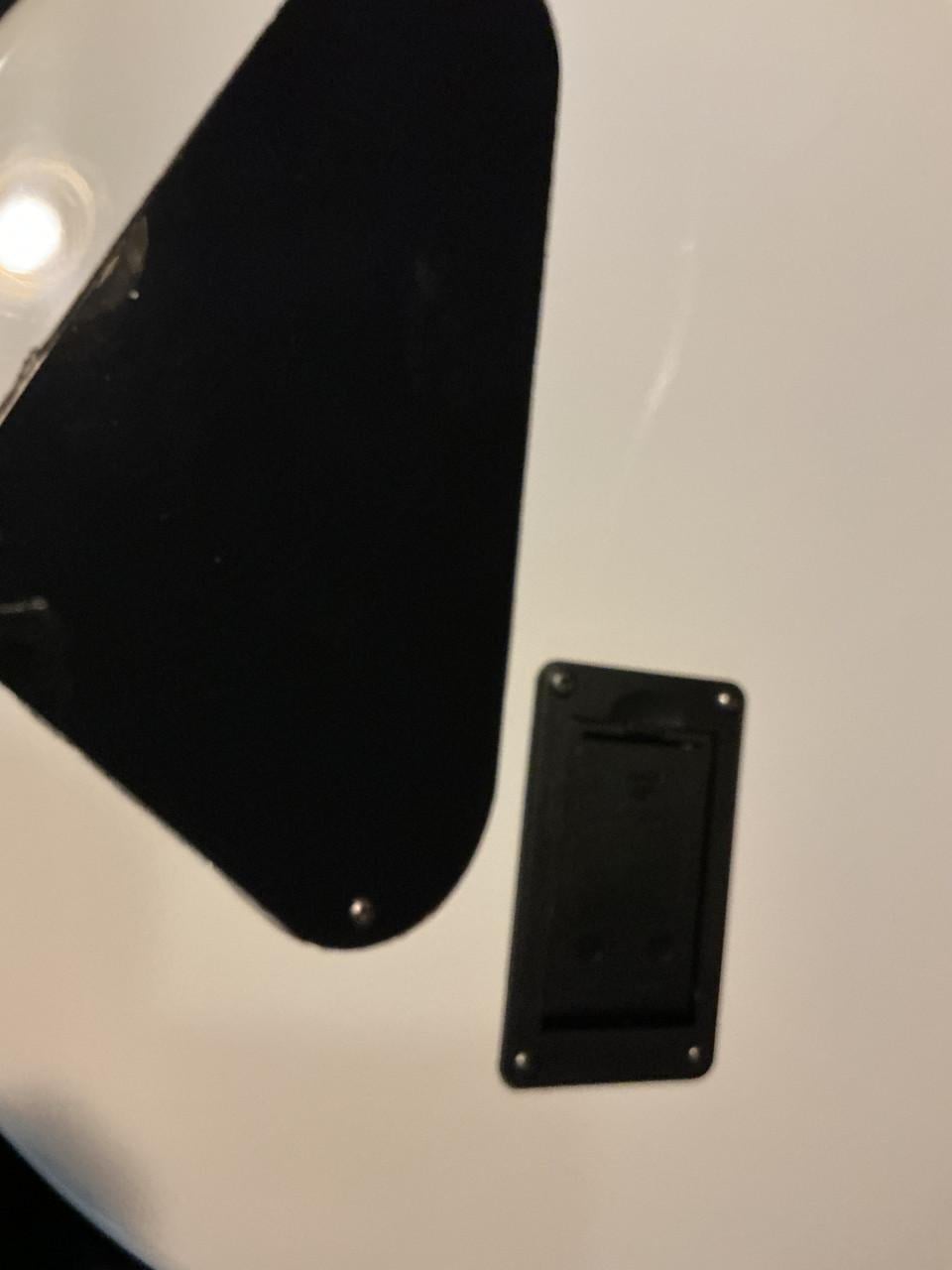 Harley Benton L1000 progressive guitar (ESP-active gerelateerd)