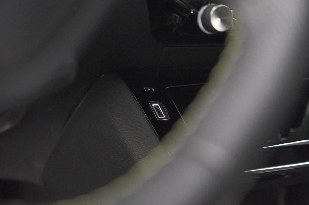 Peugeot 208 1.2 hybrid 145 e-dcs6 gt | alcantara pakket | camera | apple ca