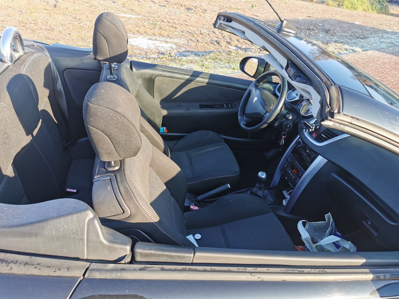 Nette Cabrio Peugeot 207 Nieuwe APK tot maart 2026