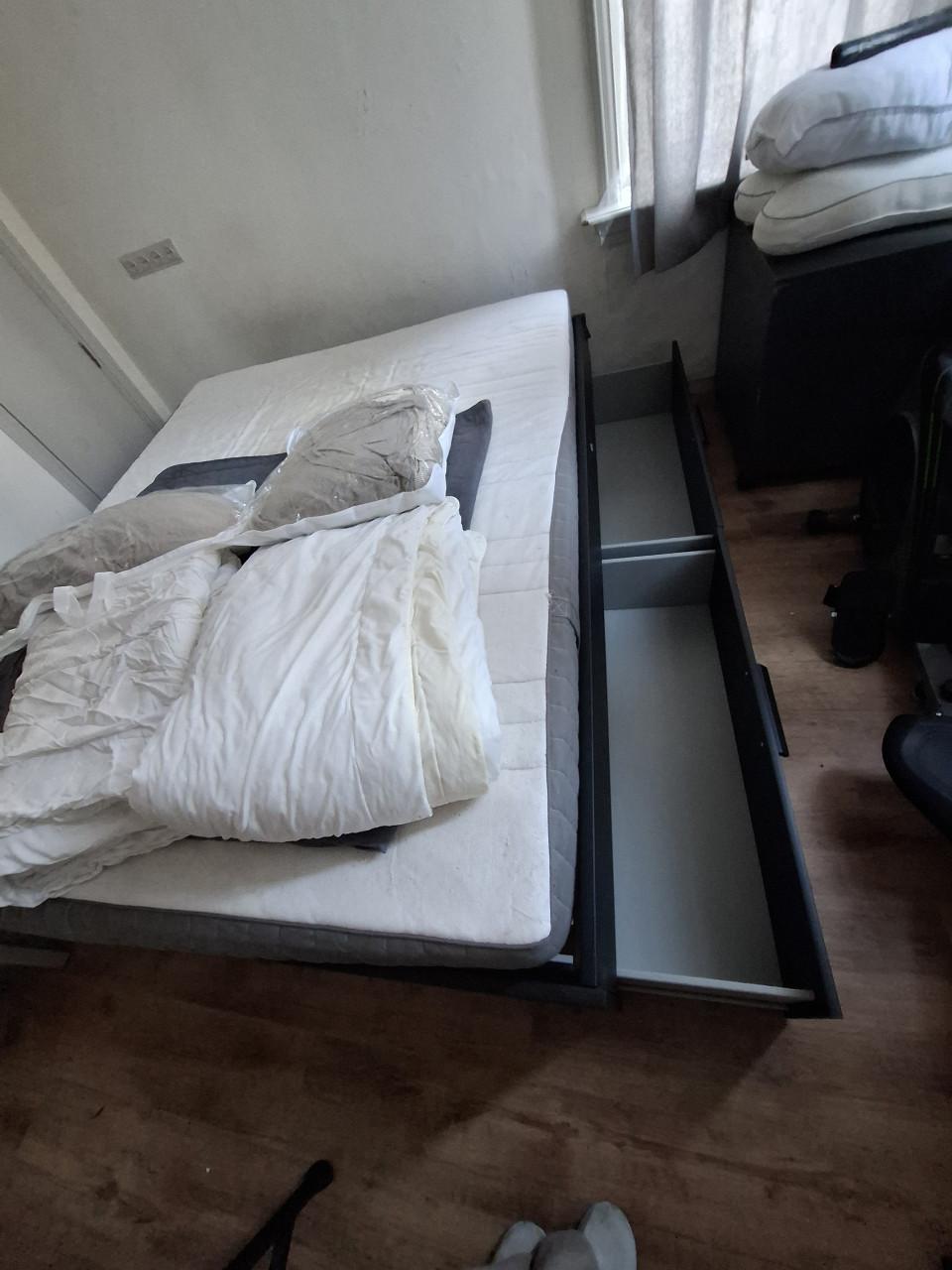 Tweepersoonsbed met matras