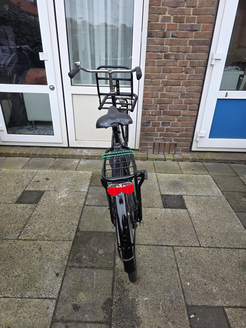 Dames fiets merk Lokomotief met trap rem achter-met voordrager-28 inch