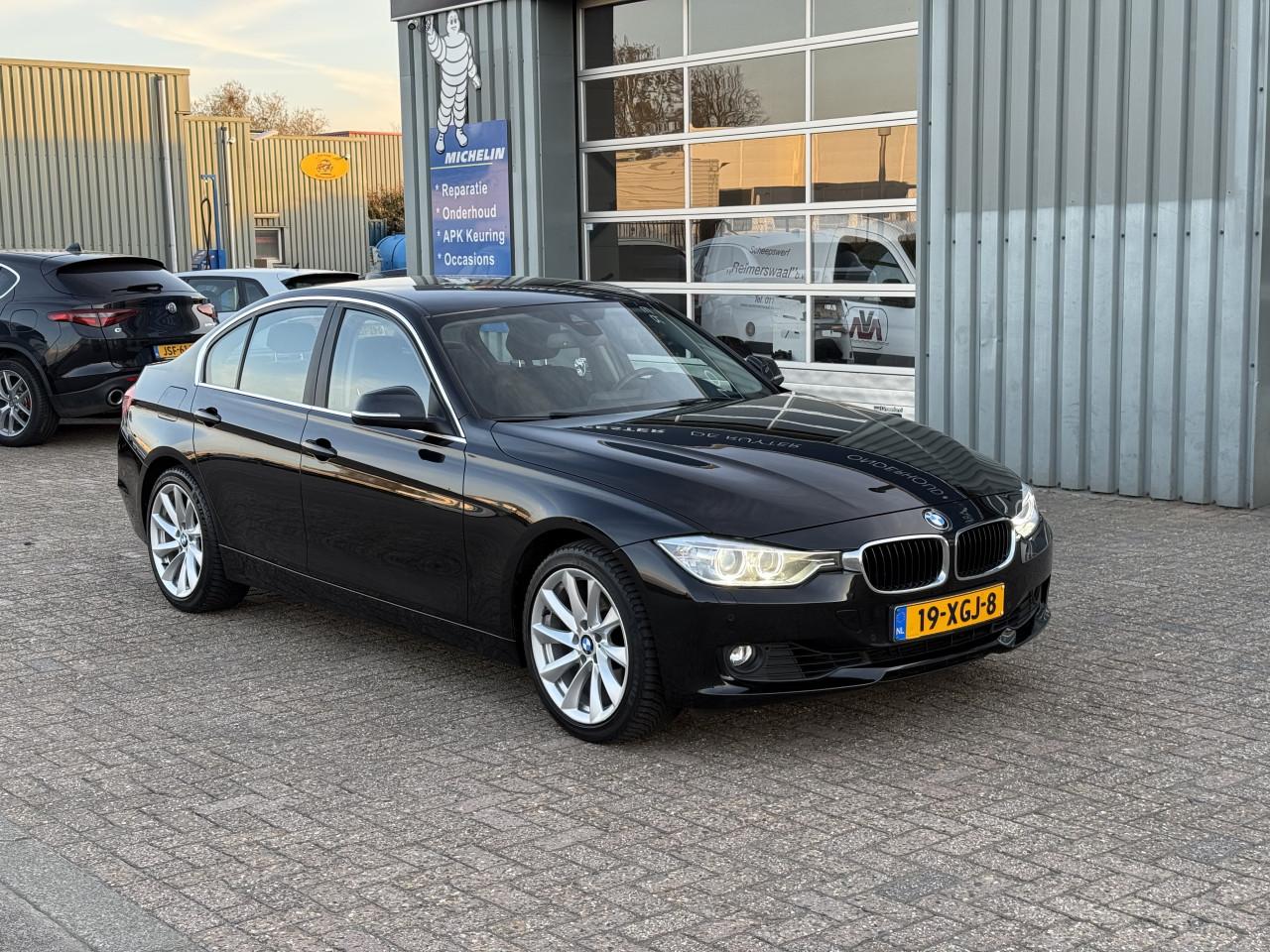 BMW 3-serie - 320i High Executive