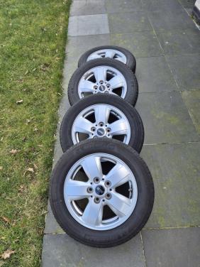 Minicooper helispoke 15inch velg met zomerbanden