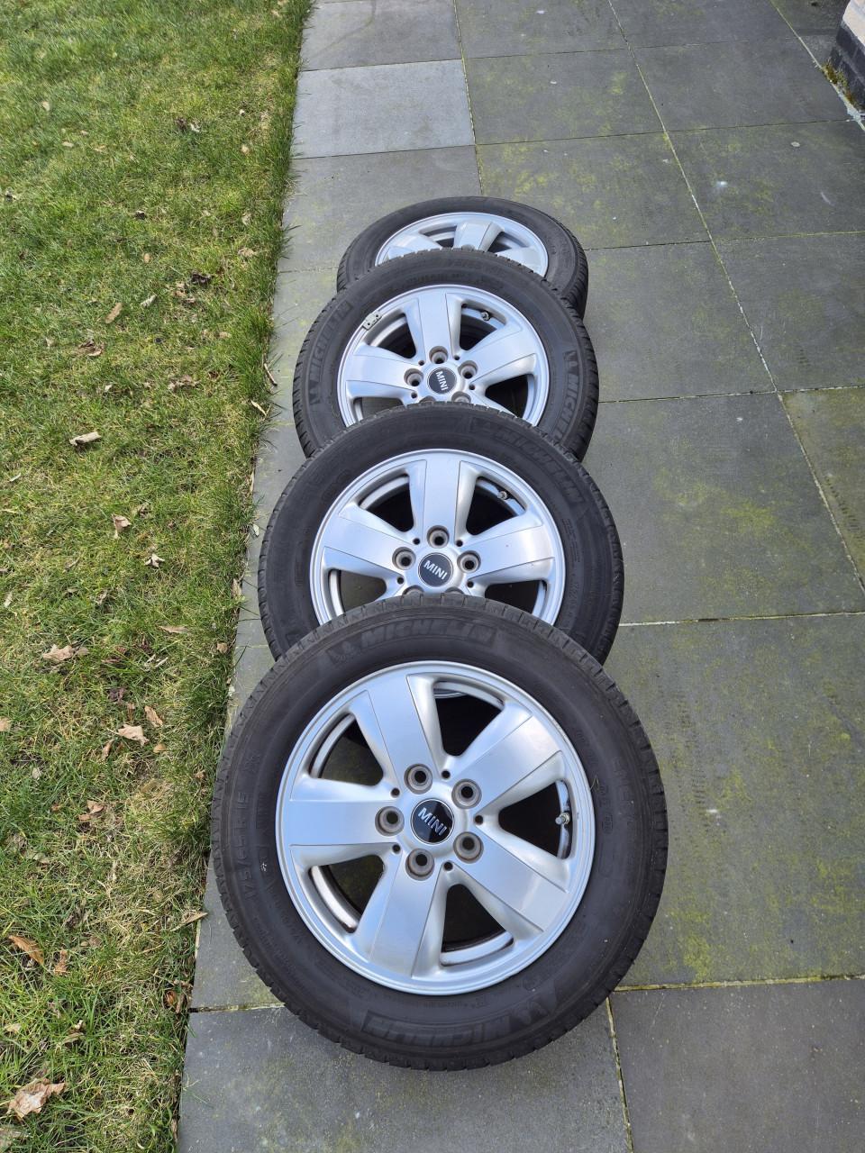 Minicooper helispoke 15inch velg met zomerbanden