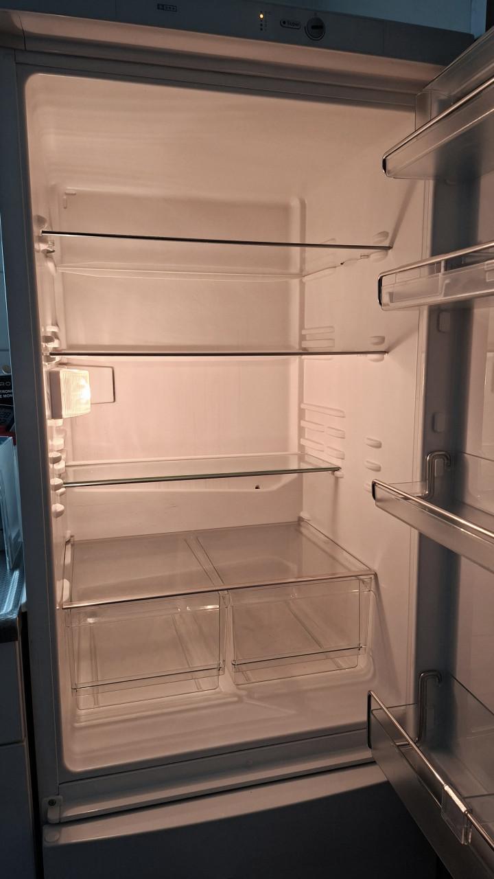 Koelkast met diepvrieskast