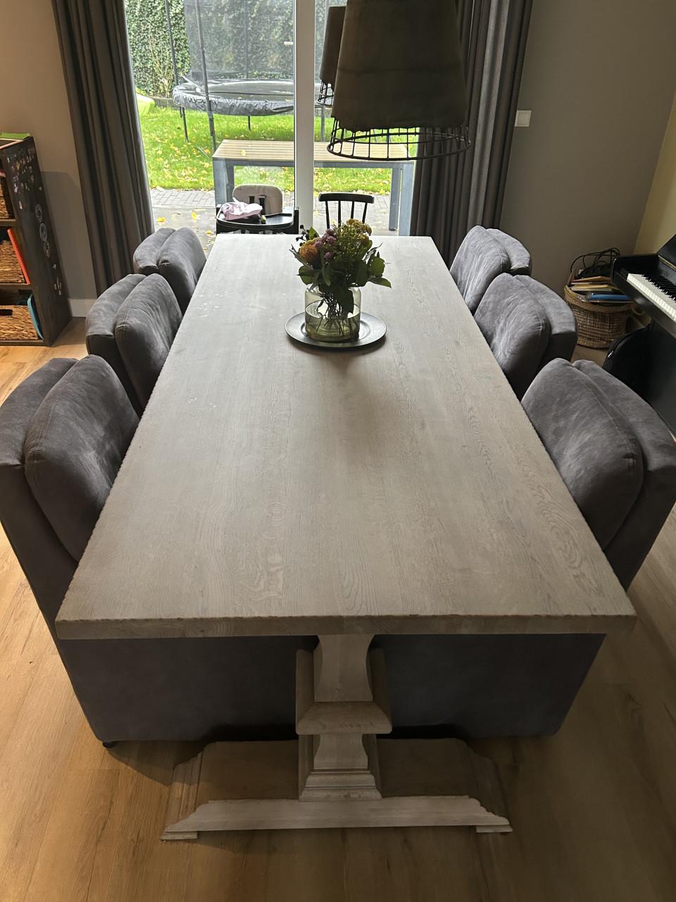 Kasteeltafel met 6 stoelen