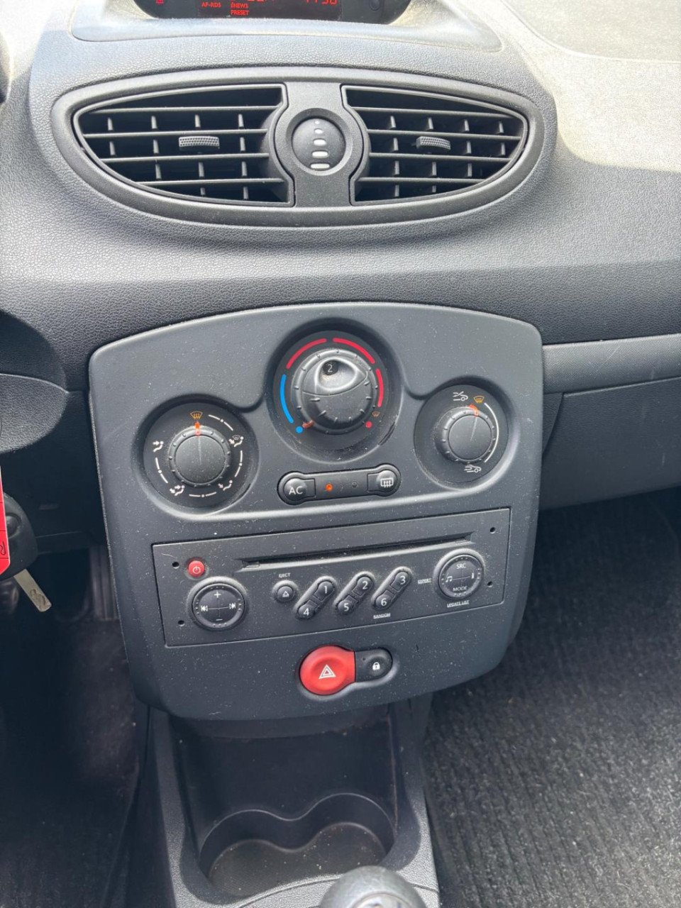 Renault Clio 1.2-16v special line