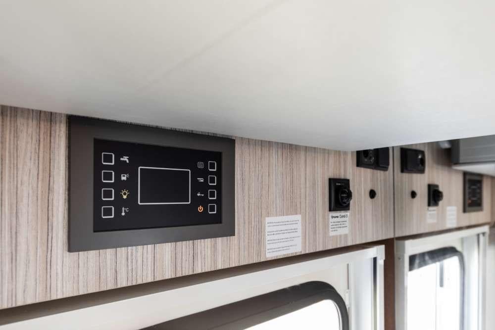 Elnagh T-Loft 529 - Luxe camper met Lengtebedden - 6,99 m - 2023