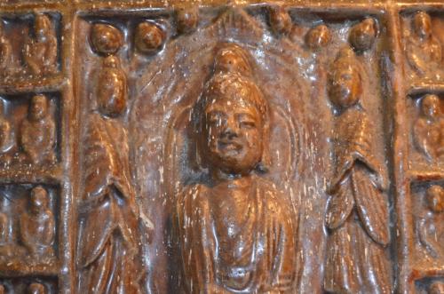 Aardewerk reliëftegel Birma / Burma 18e /19e eeuw met daarop een Boedha