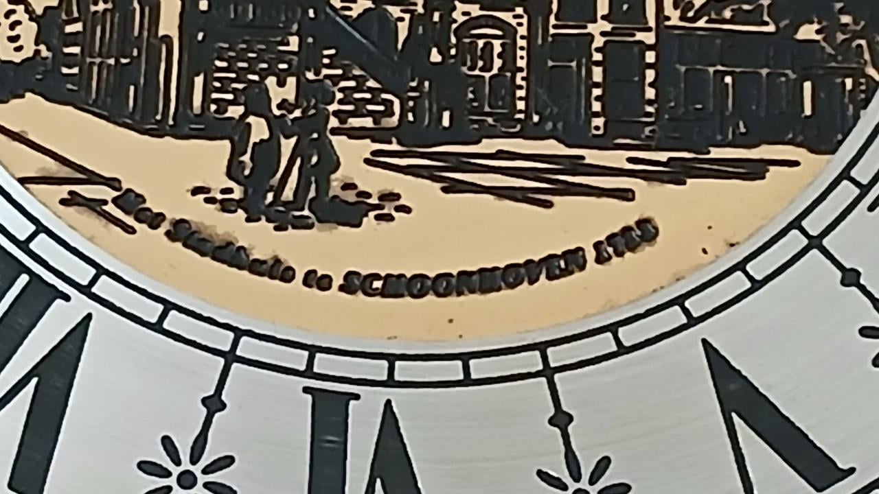 Klok STADHUIS VAN SCHOONHOVEN 1733 hangklok sallander eiken
