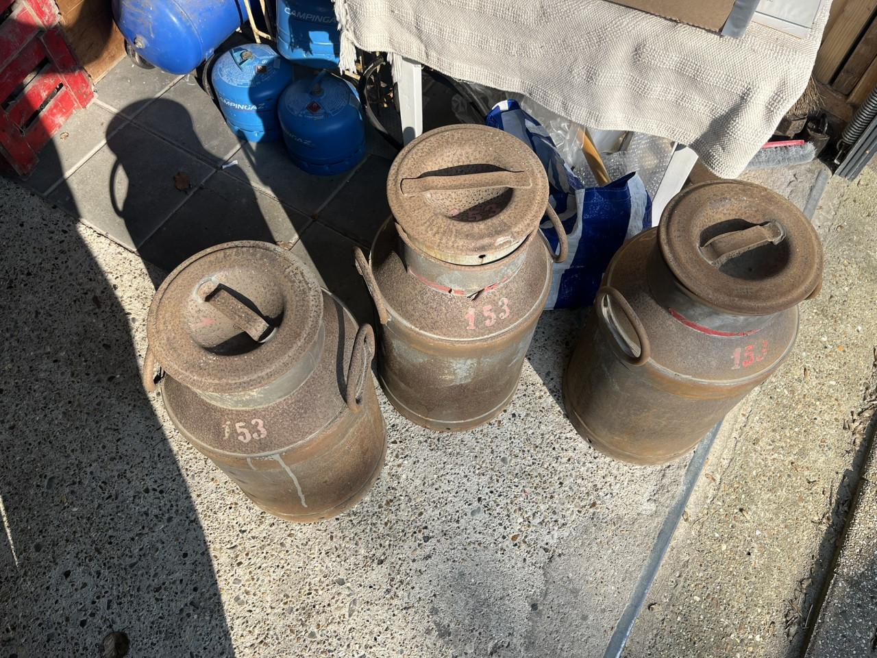 5 Melkbussen, metaal