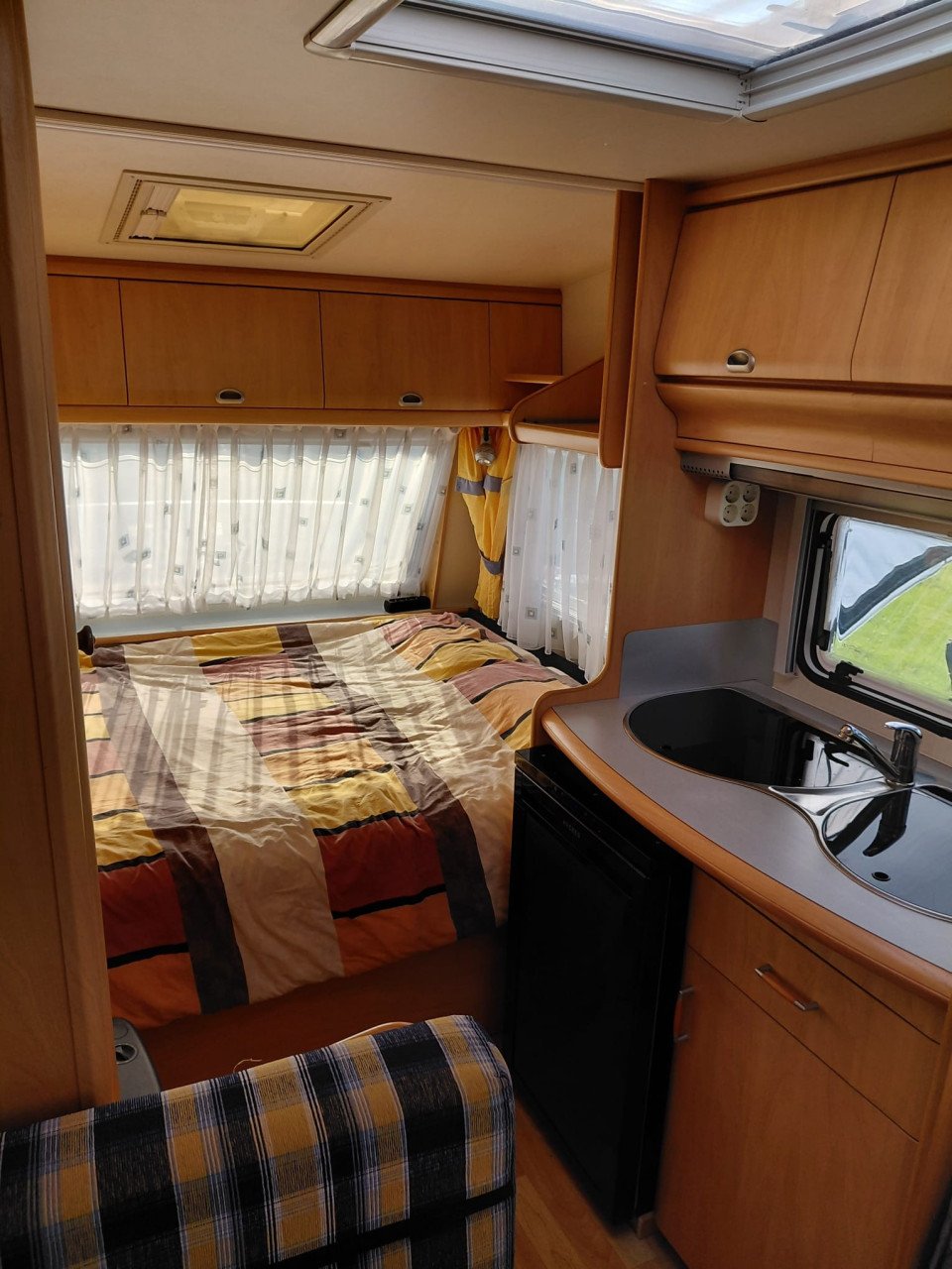 Hobby 400 SF (2001) met voortent en luifeltje