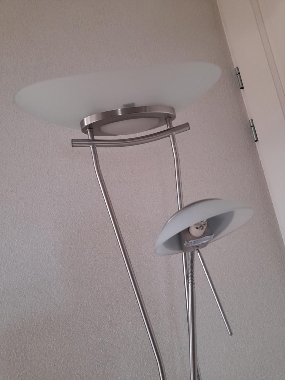 Vloerlamp (werkt naar behoren) (in goede staat )