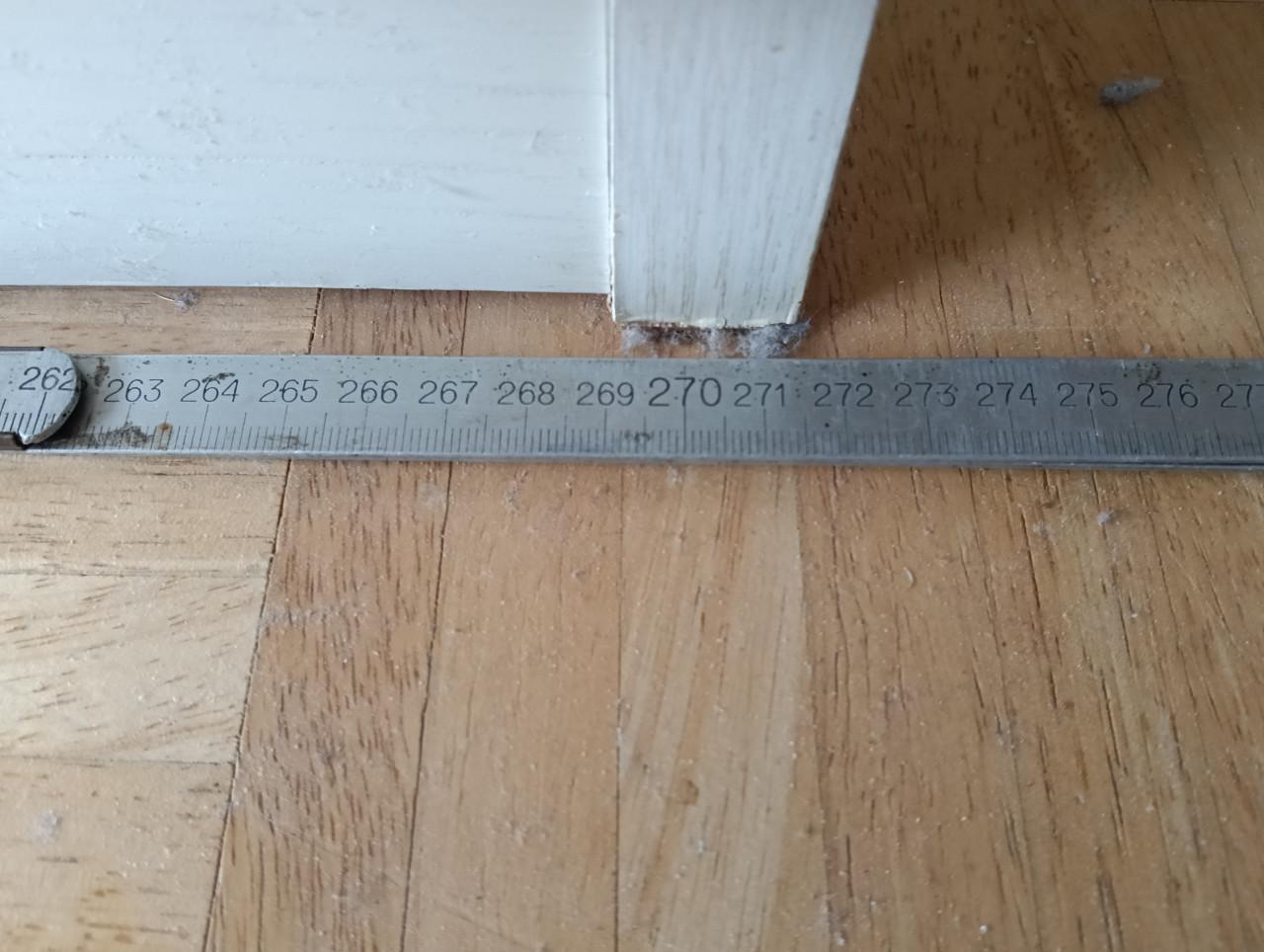 Bedachterwand met kasjes, zonder bed