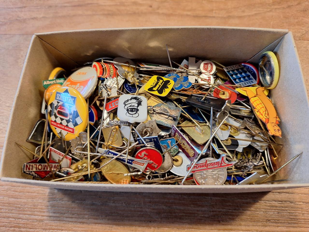 Speldjes van o.a diverse automerken