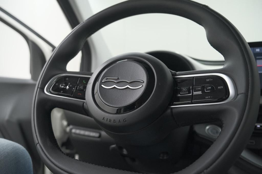Fiat 500 urban 42 kwh | soh 96.8% | 3 fase laadfunctie | camera | apple car