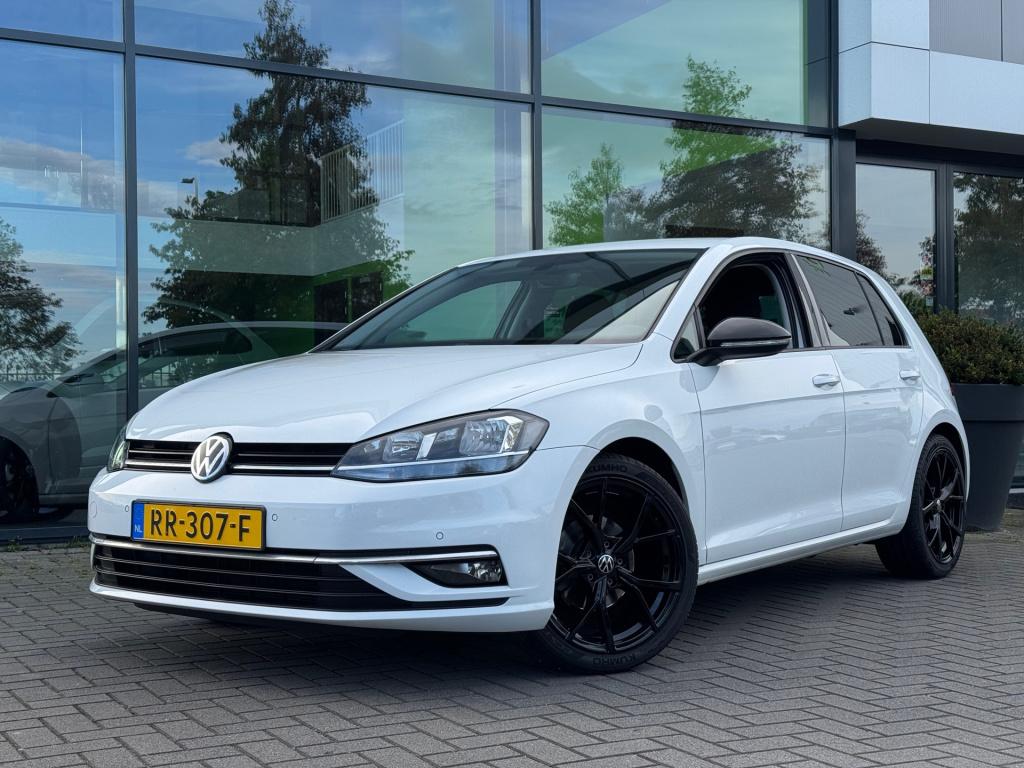 Volkswagen Golf 1.0 tsi * massage stoel * camera * carplay * stoelverwarmin