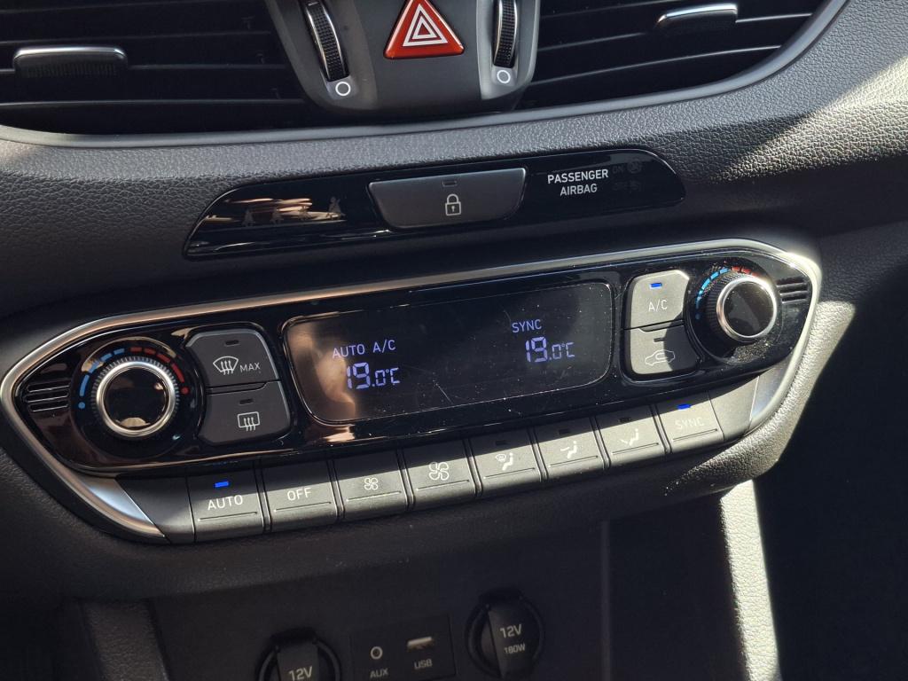 Hyundai I 30 wagon 1.4 t-gdi premium | camera | carplay | radio | trekhaak 