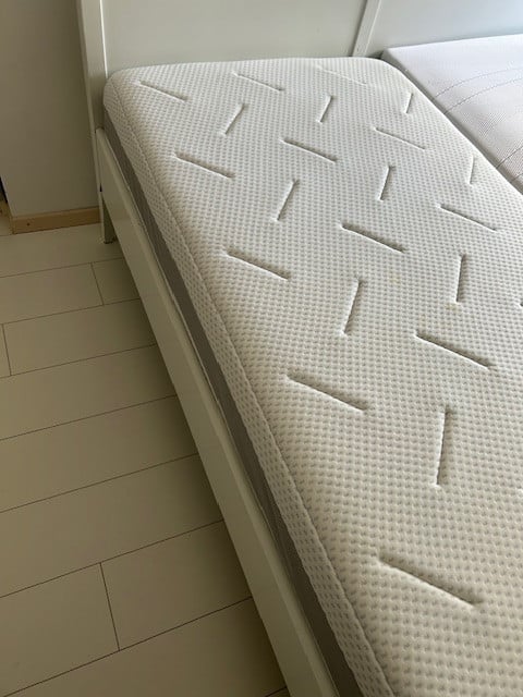 2 persoon bed compleet met matrassen, lattenbodems en nachtkastjes