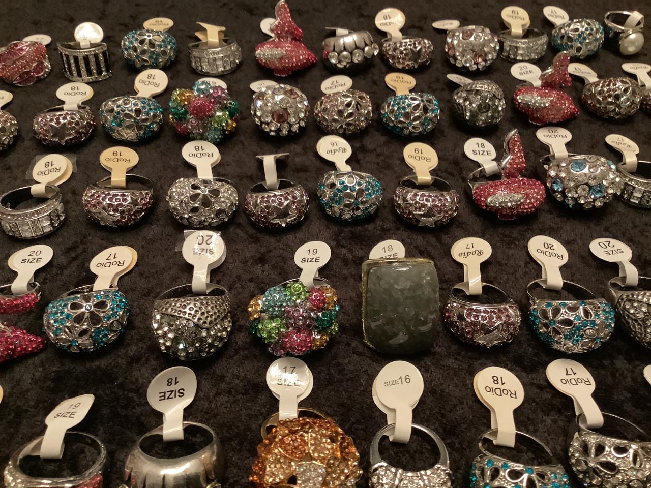 ***** partij nieuwe prachtige ringen *****. . (Partij 68)