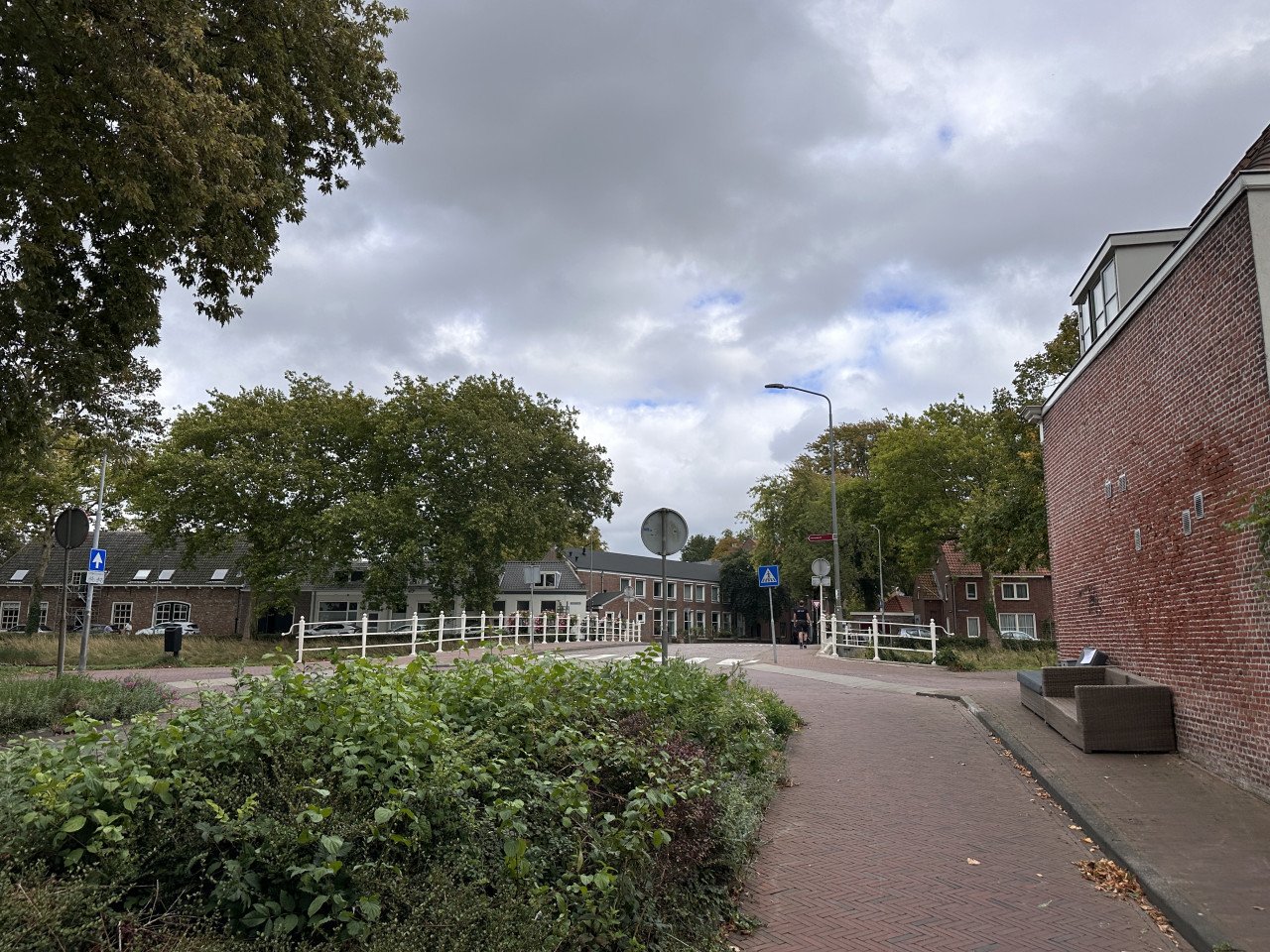 Te koop ruime garage centrum Middelburg met mogelijkheid tot wonen.