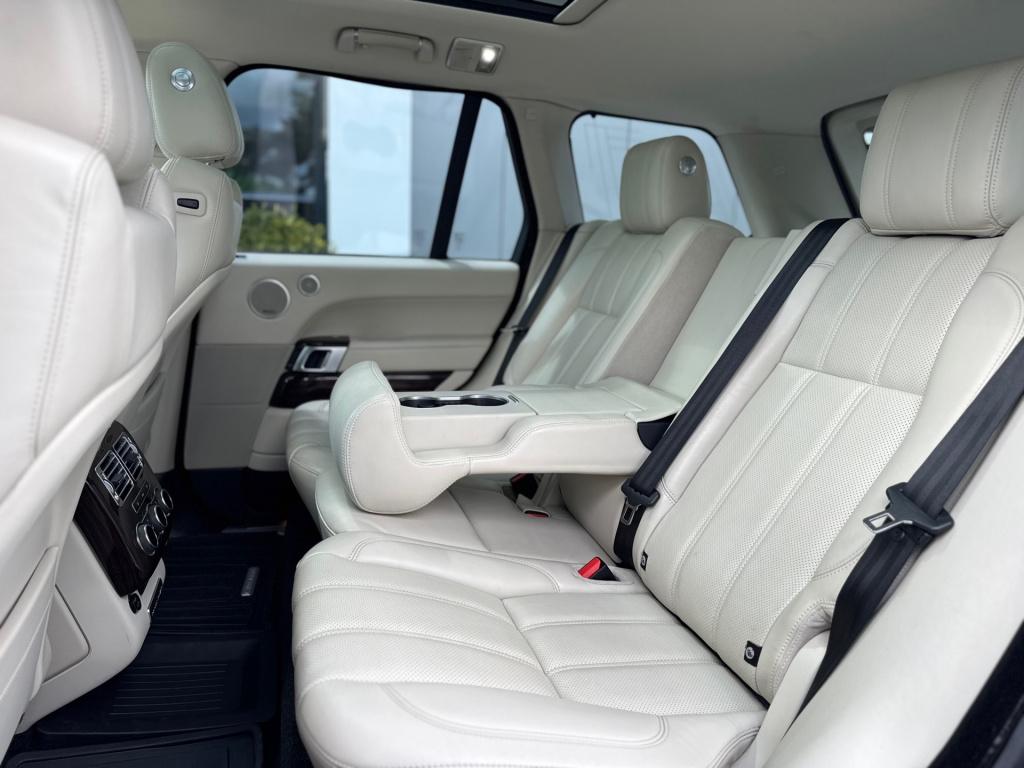 Land Rover Range Rover 4.4 sdv8 vogue * btw auto! prijs ex ex 16650 euro!!