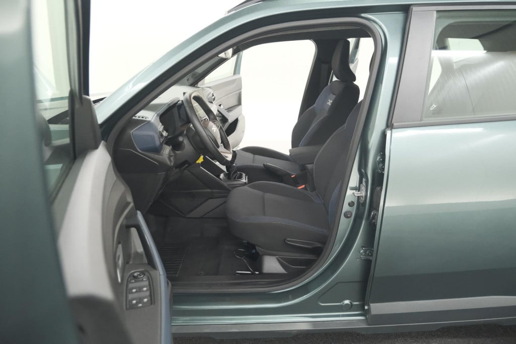 Dacia Duster mild hybrid 130 expression | camera | stoelverwarming | apple 