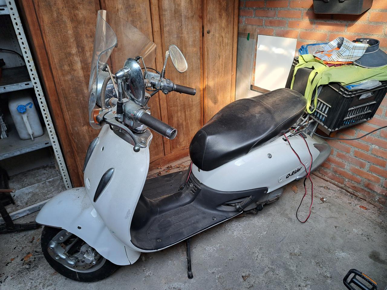 AGM scooter