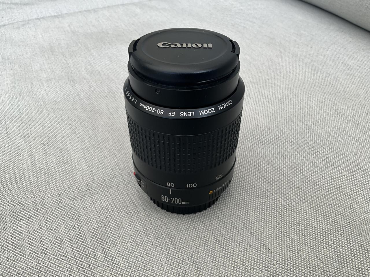 Canon 1300 D