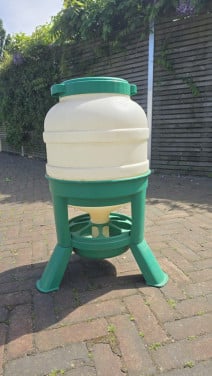 Kippenvoederautomaat