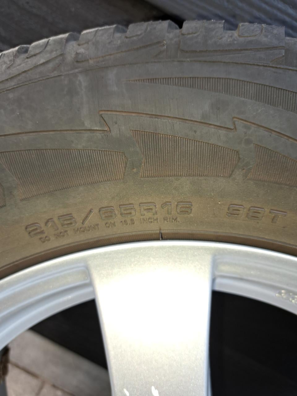 Winterbanden 215-65-16 voor nissan