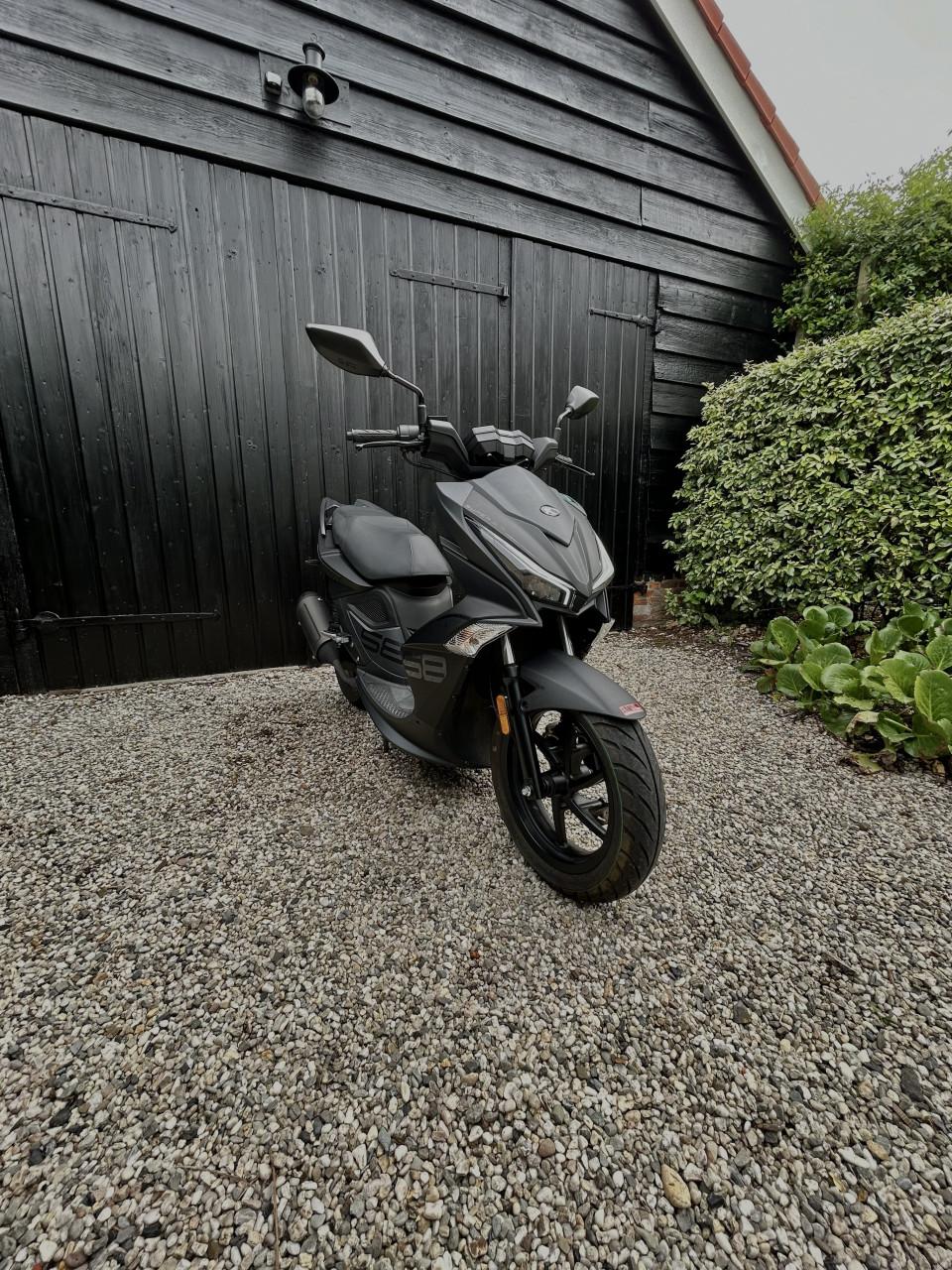 Kymco Super 8 R Scooter 45 km/u | 2025 | 2.767 km | 2 jaar garantie