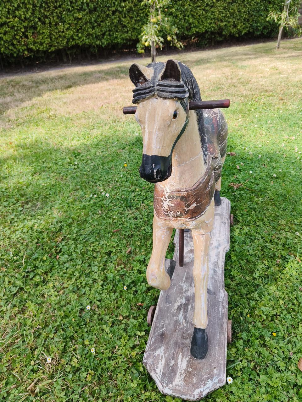 Houten antiek paard