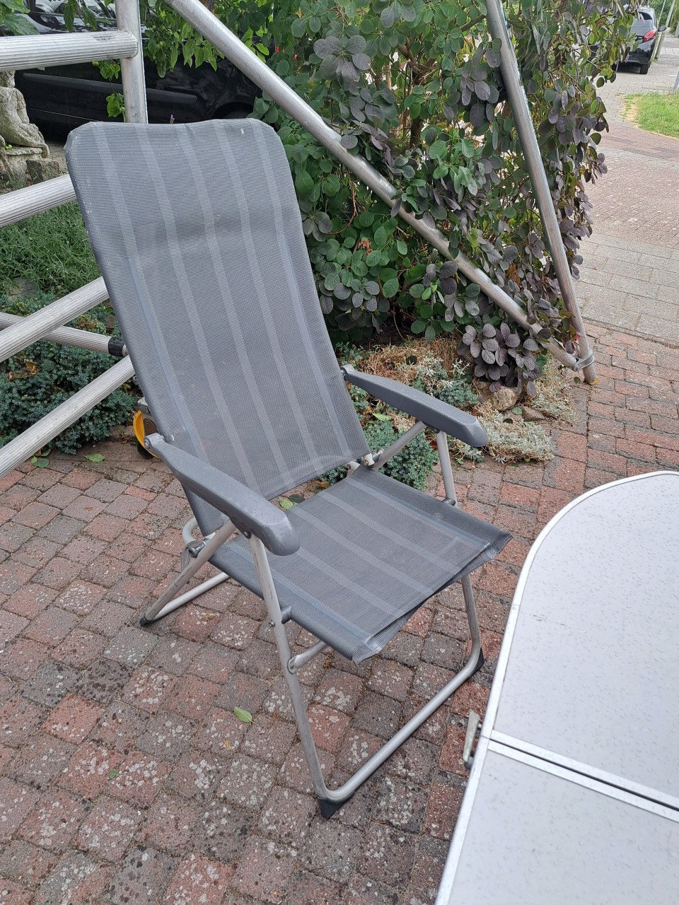2 ANWB Campingstoelen verstelbaar hoge rug met vertelbare tafel