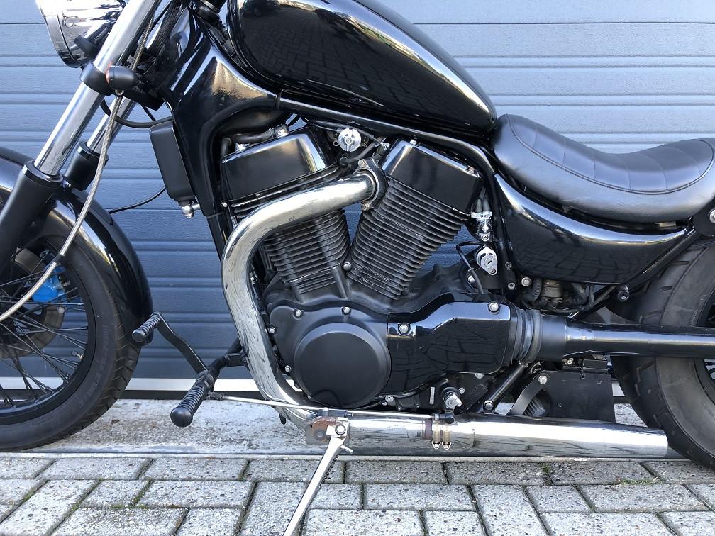 Custombuild Suzuki VS1400, monozit, sidemount, forwardcontr, zo mee €1995,-