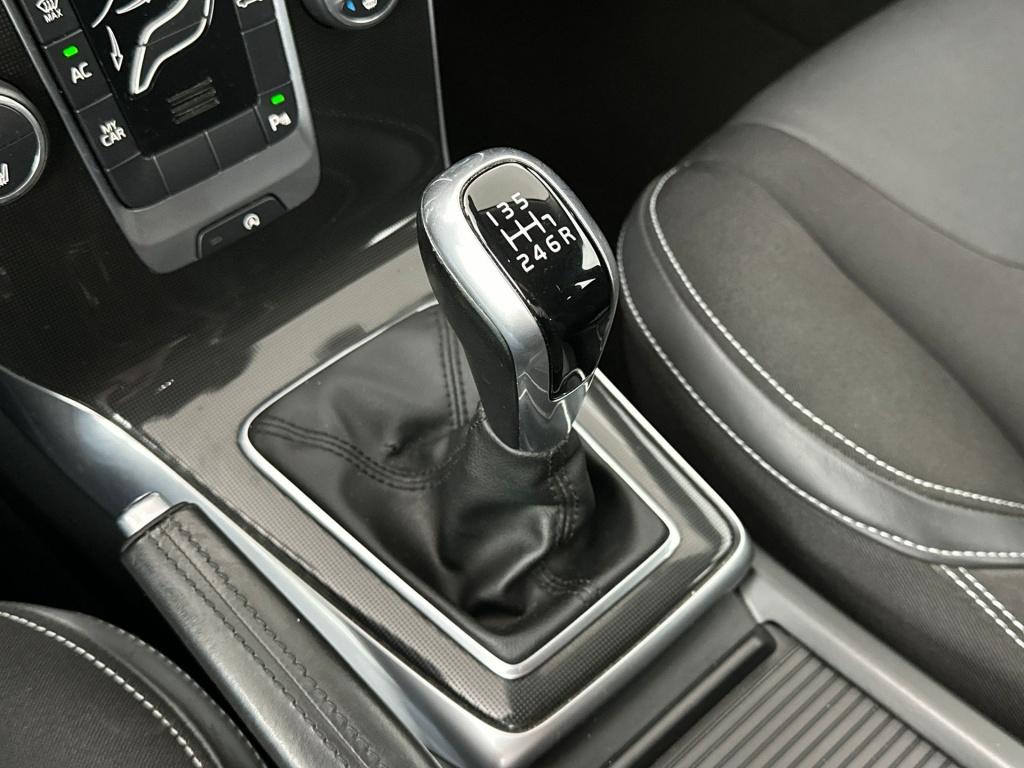 Volvo V40 t3 153pk nordic+ standkachel| navi| cruise| climate| oncall| 17''