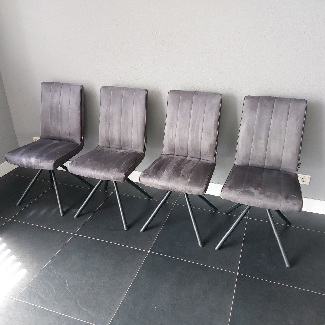 4 eetkamerstoelen Henders & Hazel antraciet met zwart metalen poten