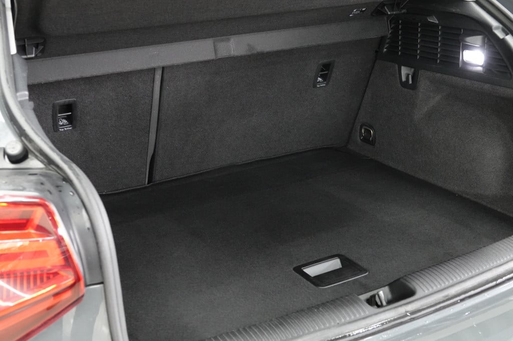 Audi Q2 30 tfsi sport | acc | led | pdc | parkassist |