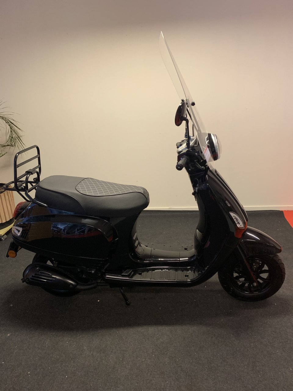 AGM VX 50 MET WINDSCHERM NU 950,= RIJKLAAR