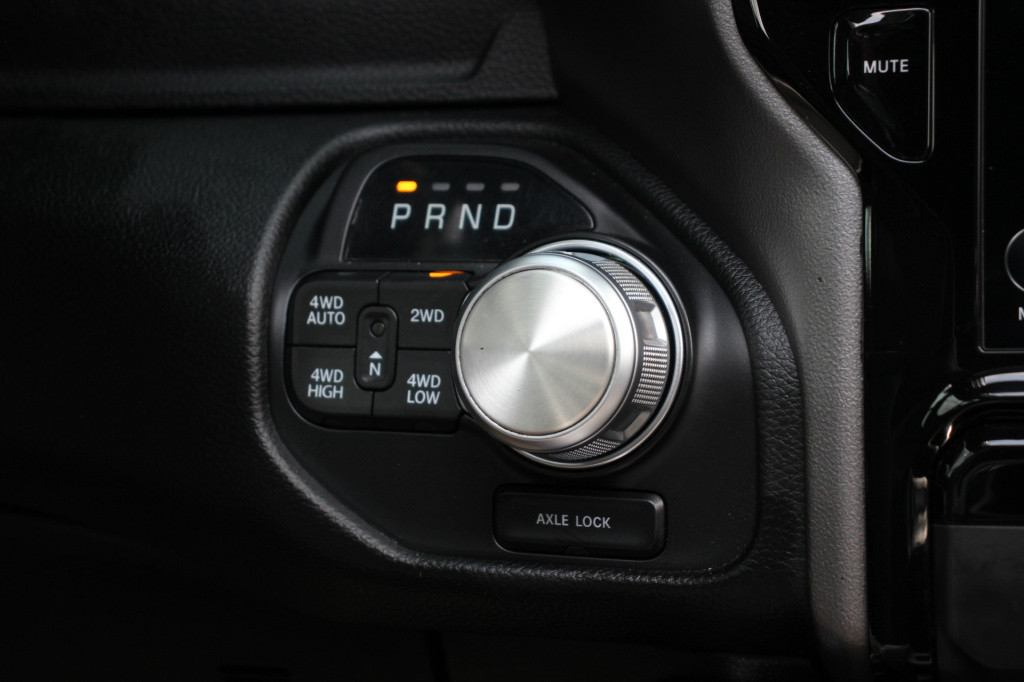 Dodge Ram 1500 5.7 v8 4x4 crew cab laramie verhoogd | harman kardon | leder